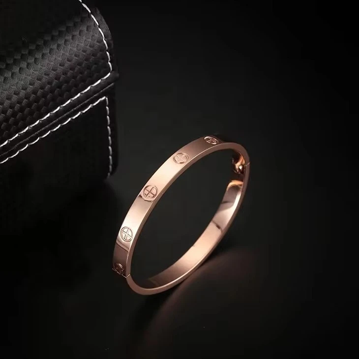 High-Quality Stainless Steel Screw Ring Pattern Bracelet